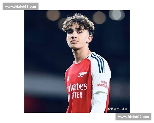 阿森纳青训新星与巴黎双雄同框：金童金球激励未来