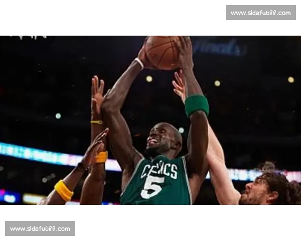 科比与皮尔斯的经典对决揭示了湖人凯尔特人宿命对抗的历史意义